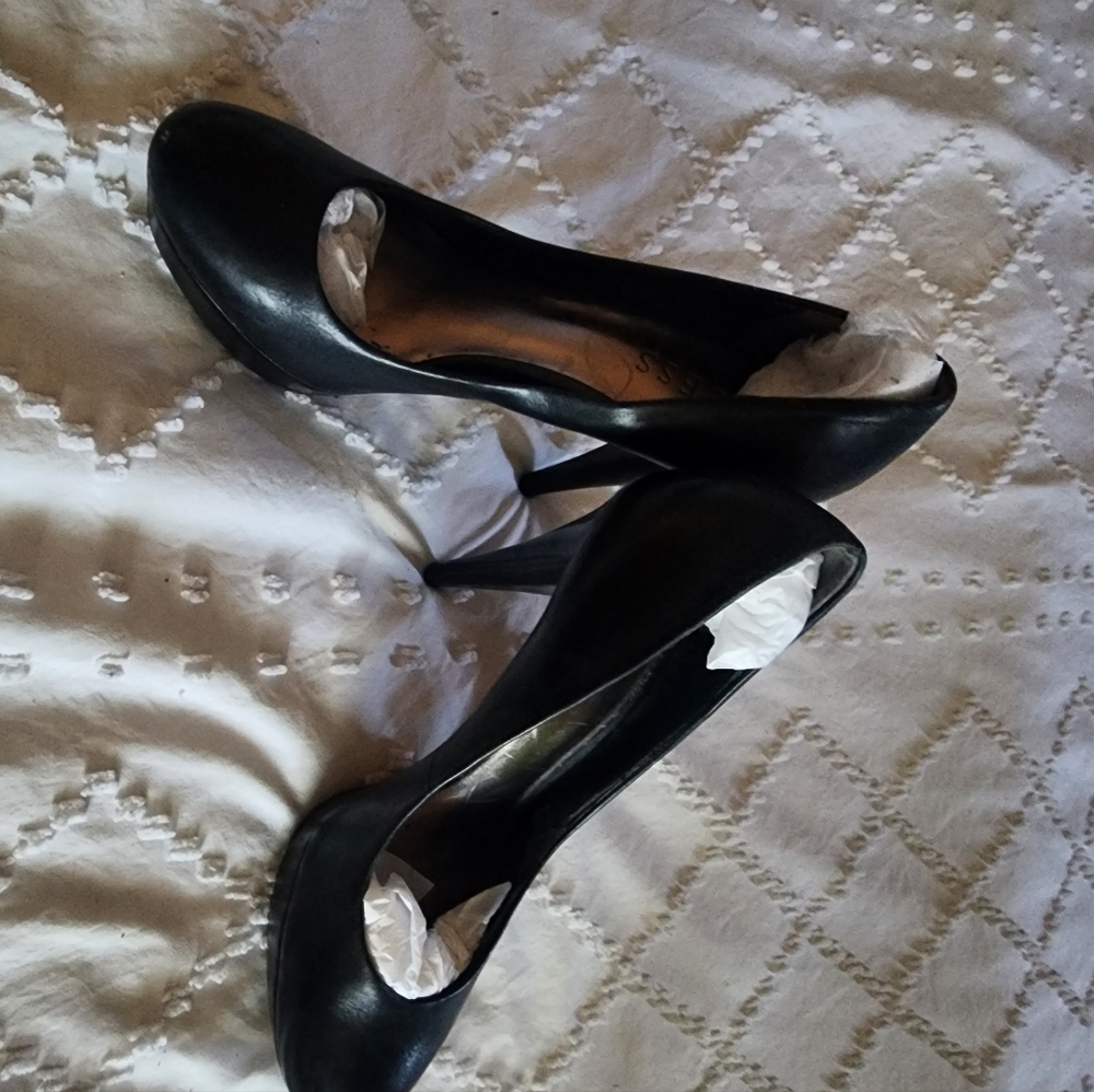 Guess heels